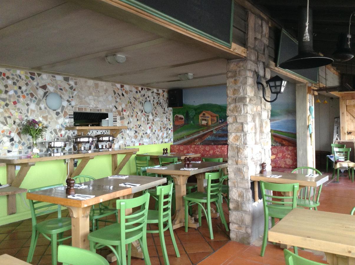 Restaurant Motel De La Plage Saint-Irénée Esterno foto