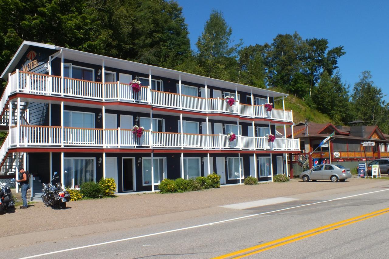 Restaurant Motel De La Plage Saint-Irénée Esterno foto